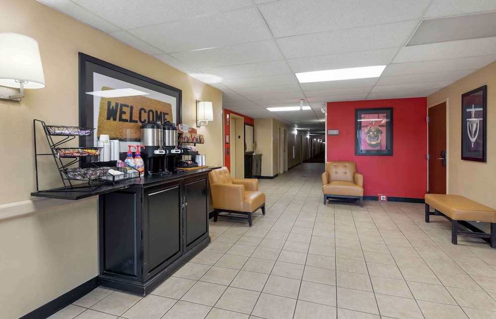 Studio 6 Corporate Extended Stay Rochester Henrietta NY 7/59