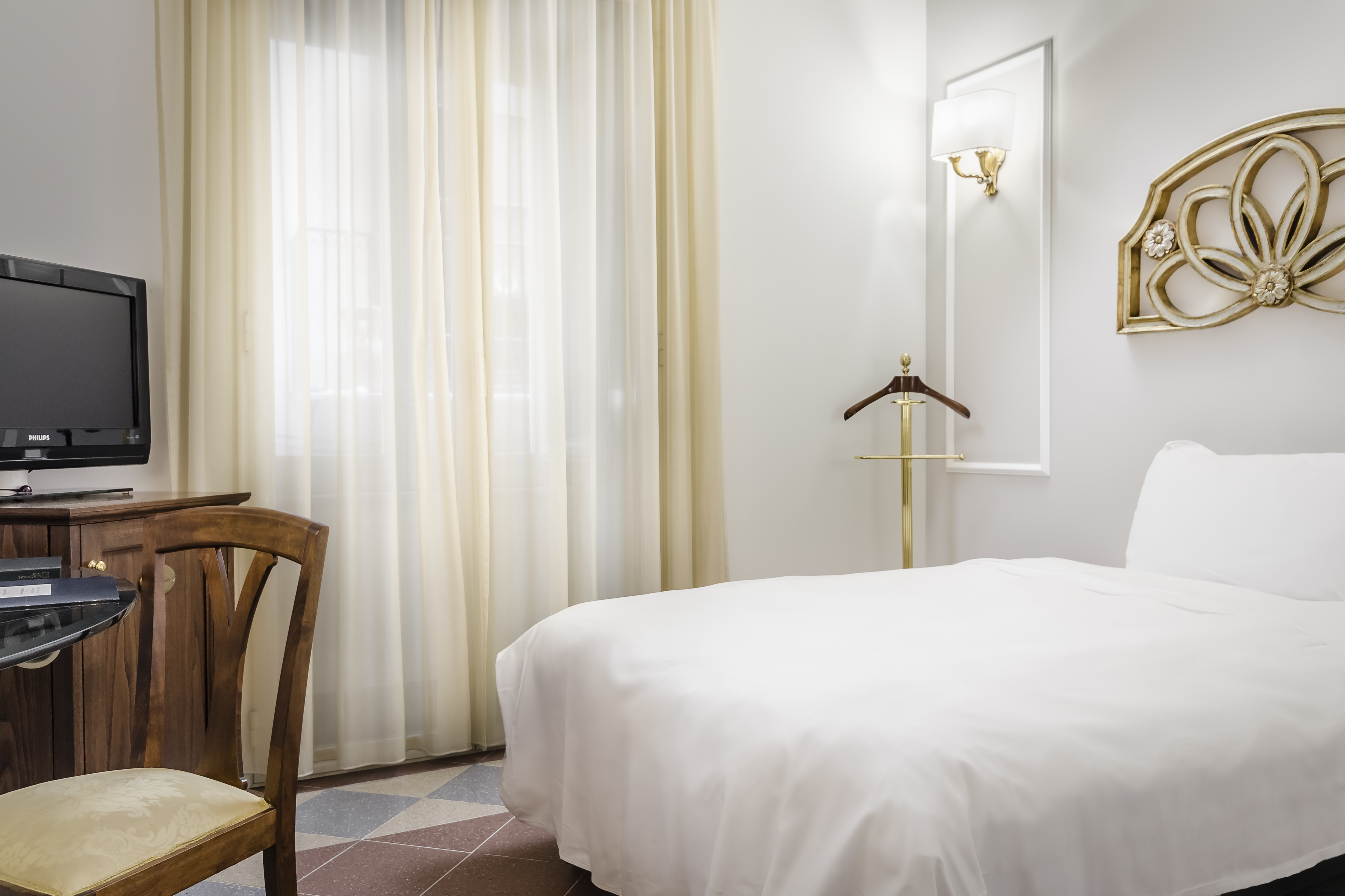 Room, French Bed