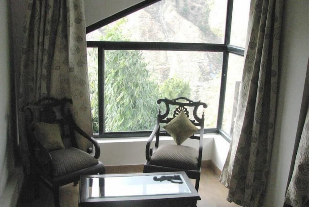 The Citadel Resorts, Jiya 8/15