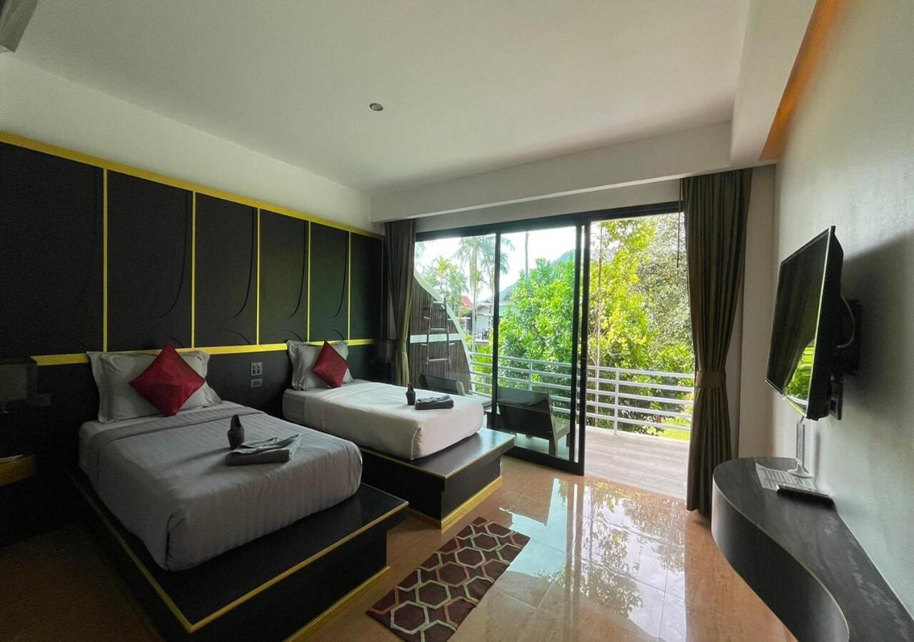 Room, Double or Twin Bed, Side Sea View
