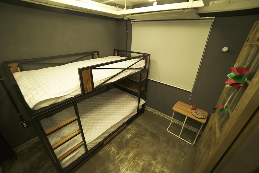 That House - Hostel 28/57