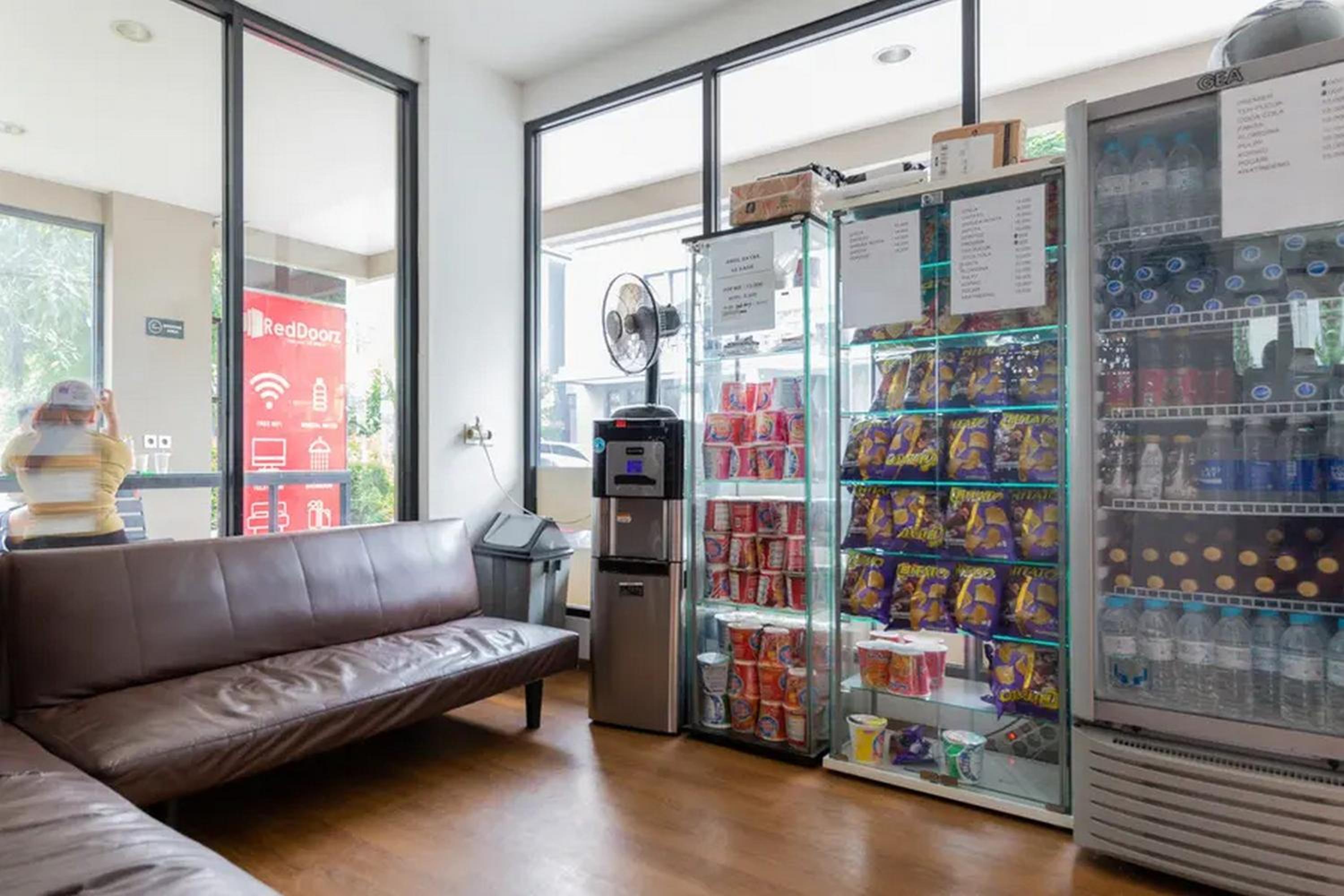 RedDoorz Plus near ICE BSD 2 35/42