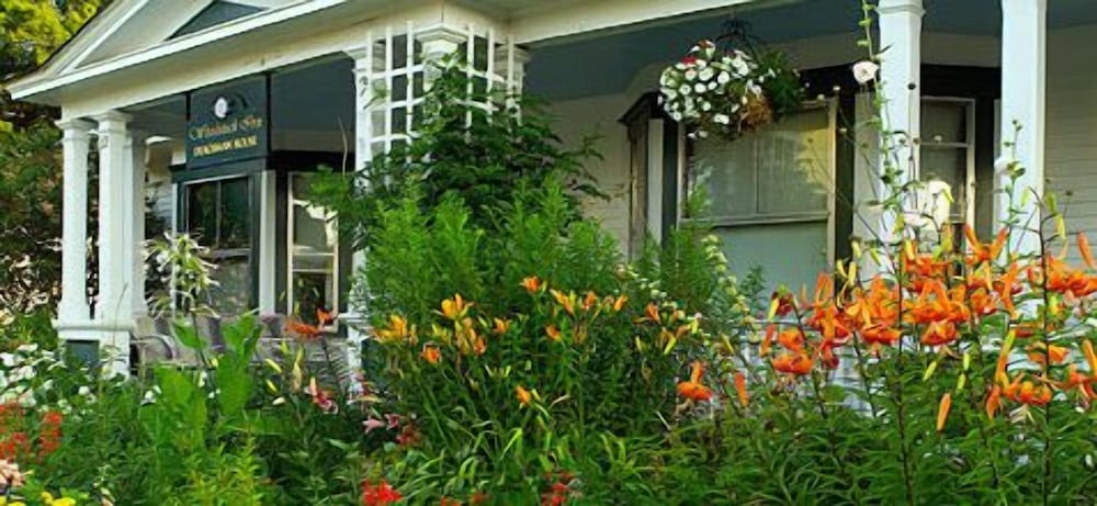 WoodStock Inn 8/43