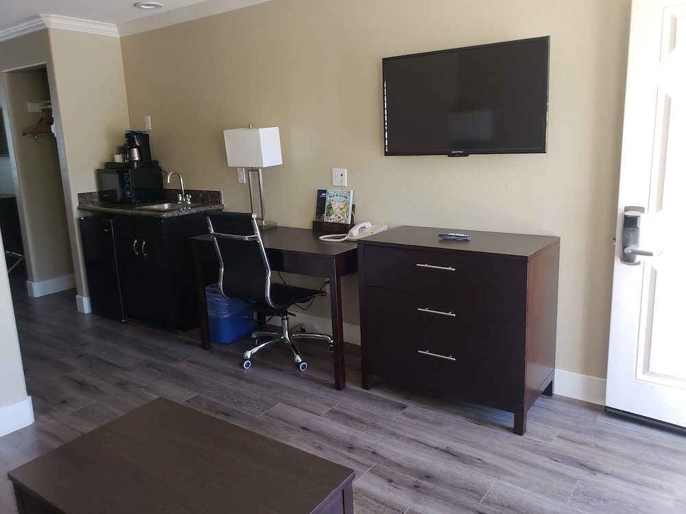 Fairview Inn And Suites Healdsburg 36/65