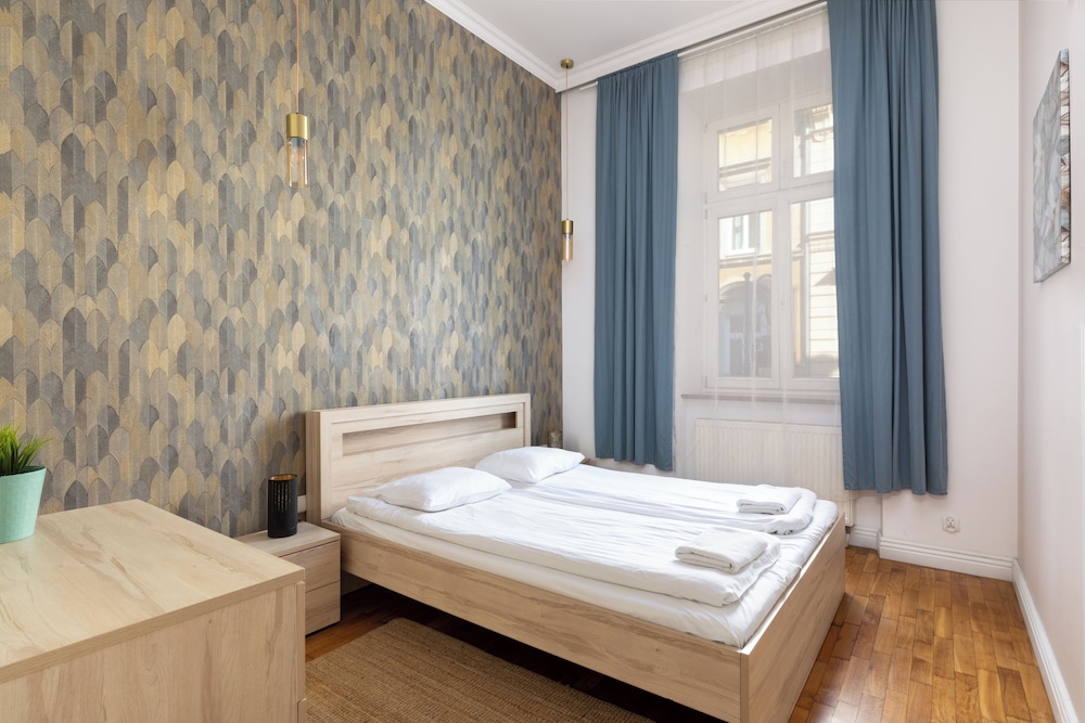 DELUXE, APARTMENT
