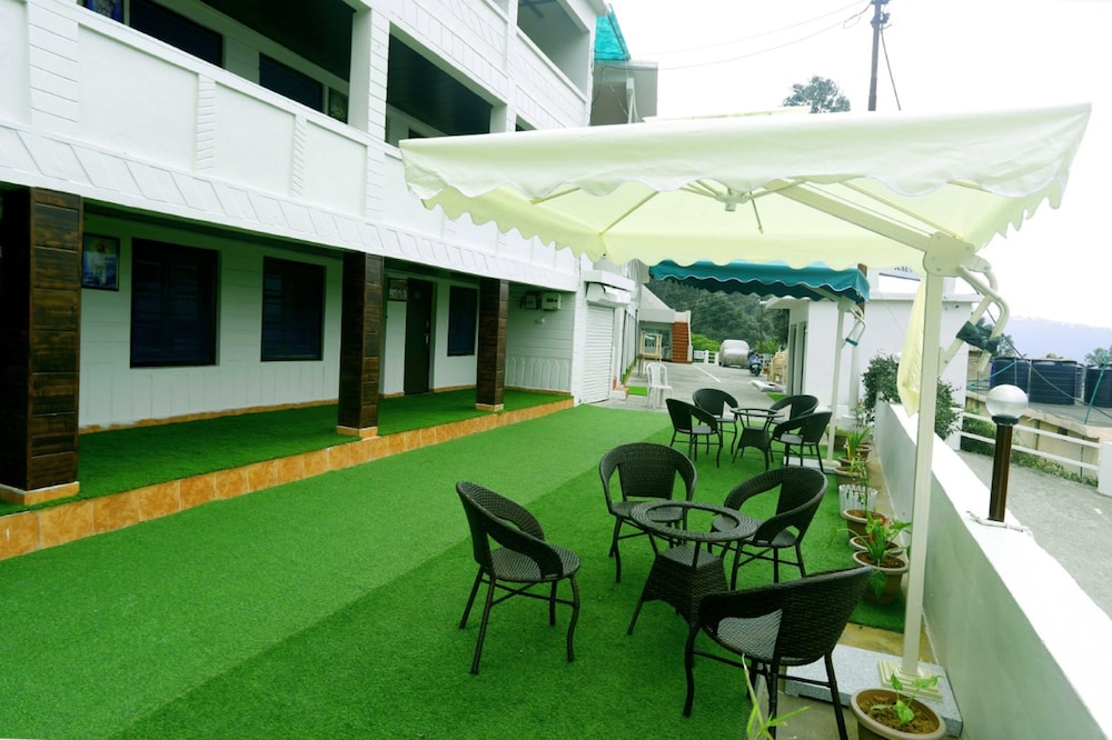 Hotel Kausani Retreat 42/48