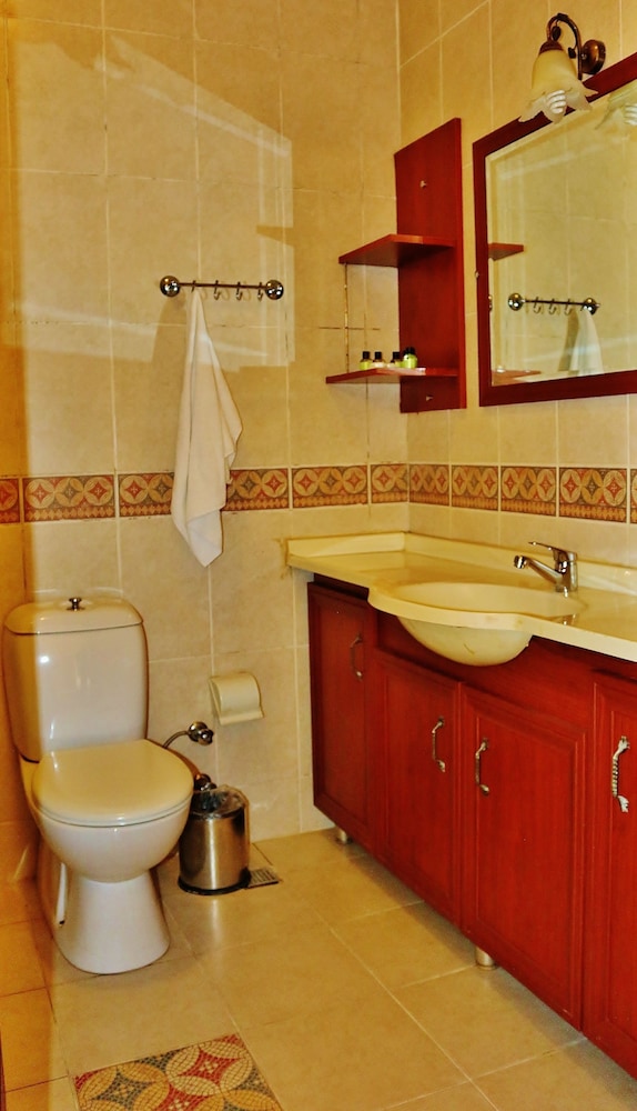 Bacahan Hotel 45/47