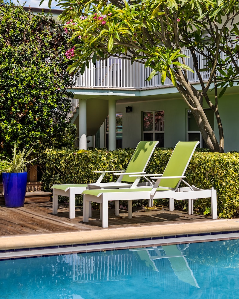 Sun Dek Beach House 51/56