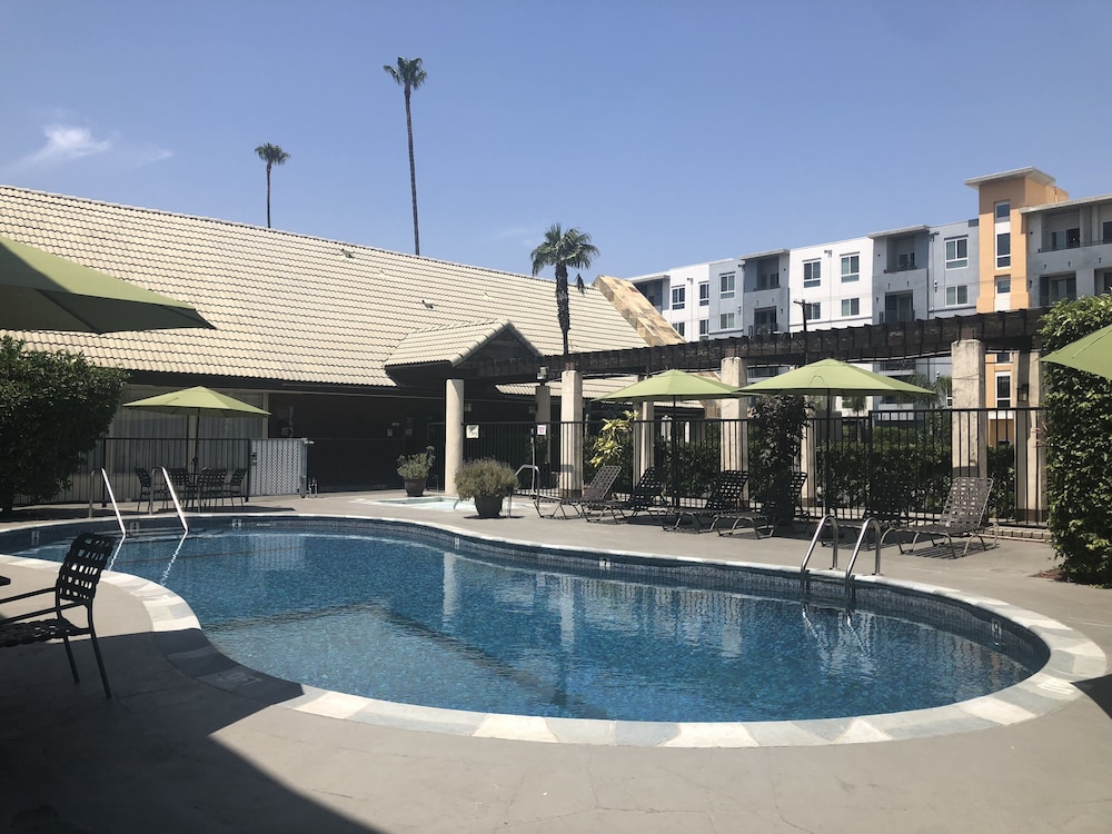 Mikado Hotel 5/40