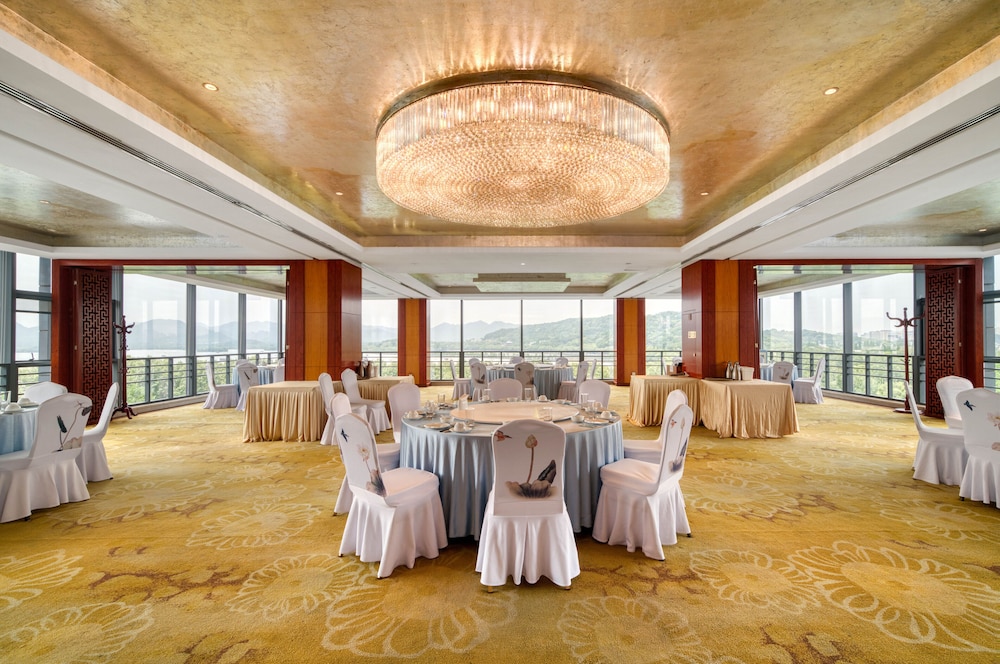 Wanghu Hotel 28/48