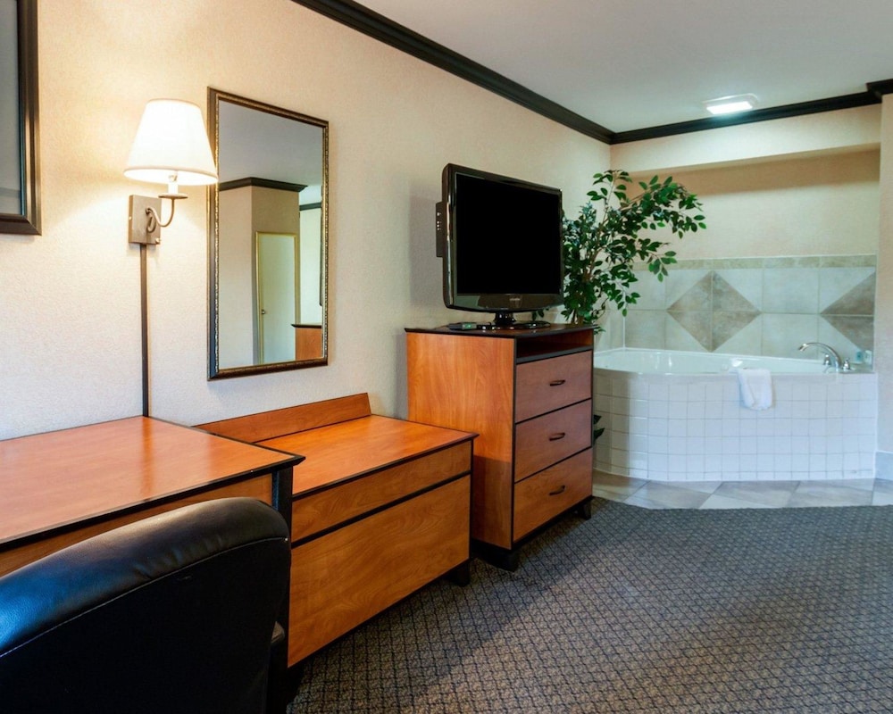 Quality Inn Suites Lufkin 20/34