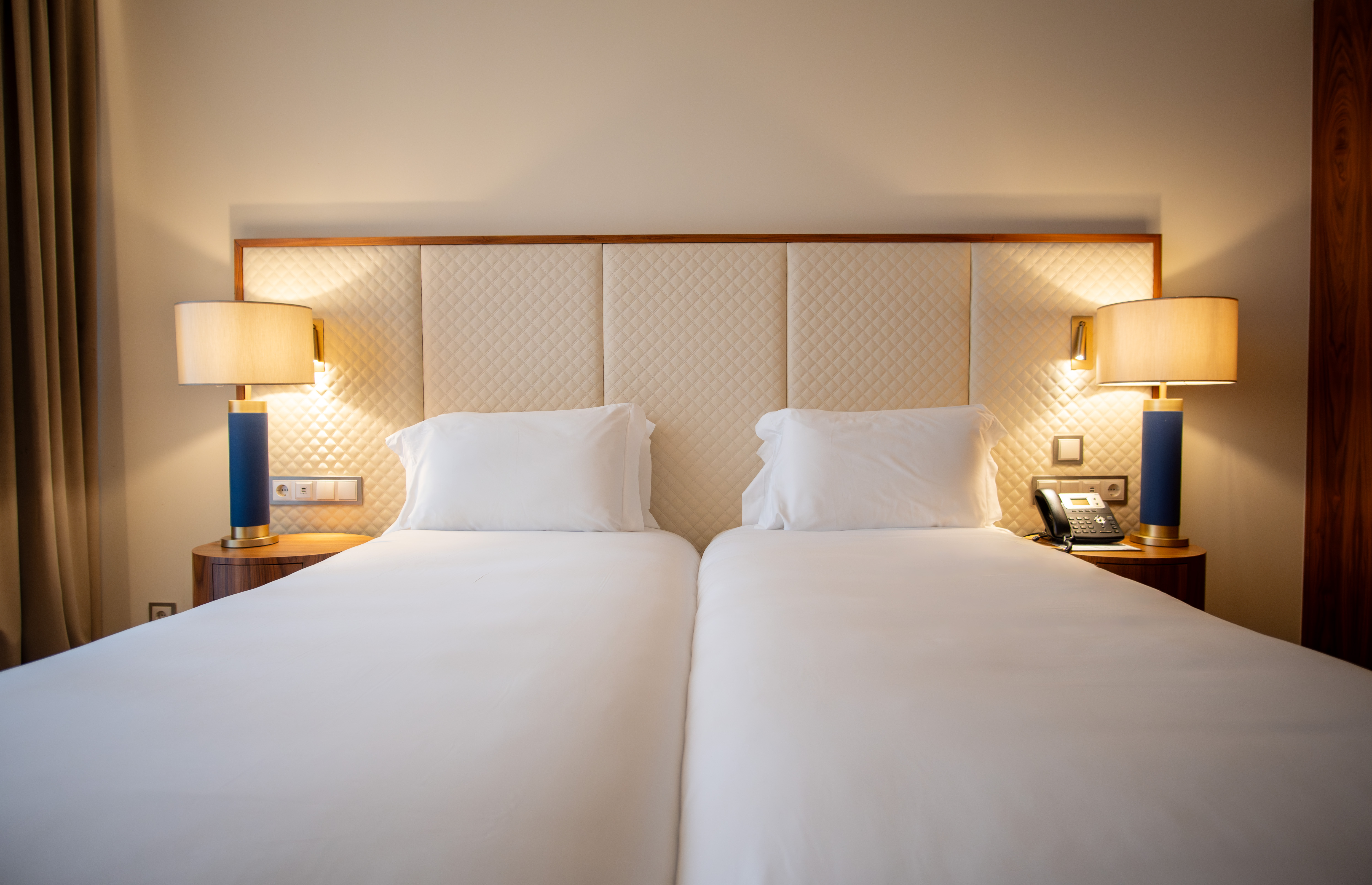 Deluxe, Twin Beds, French Balcony، Boeira Garden Hotel Porto Gaia, Curio Collection by Hilton 6/6