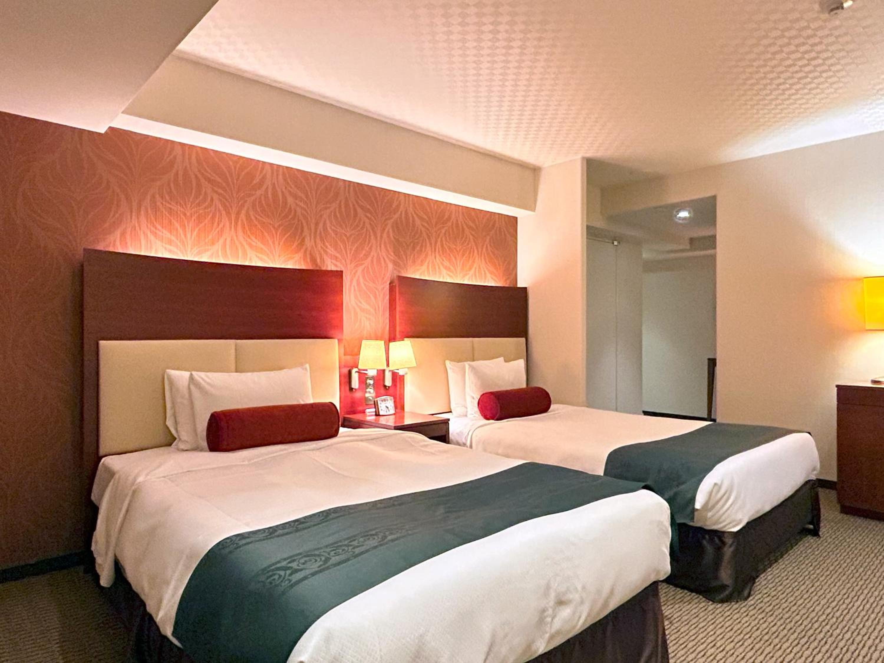 DELUXE, TWIN BEDS