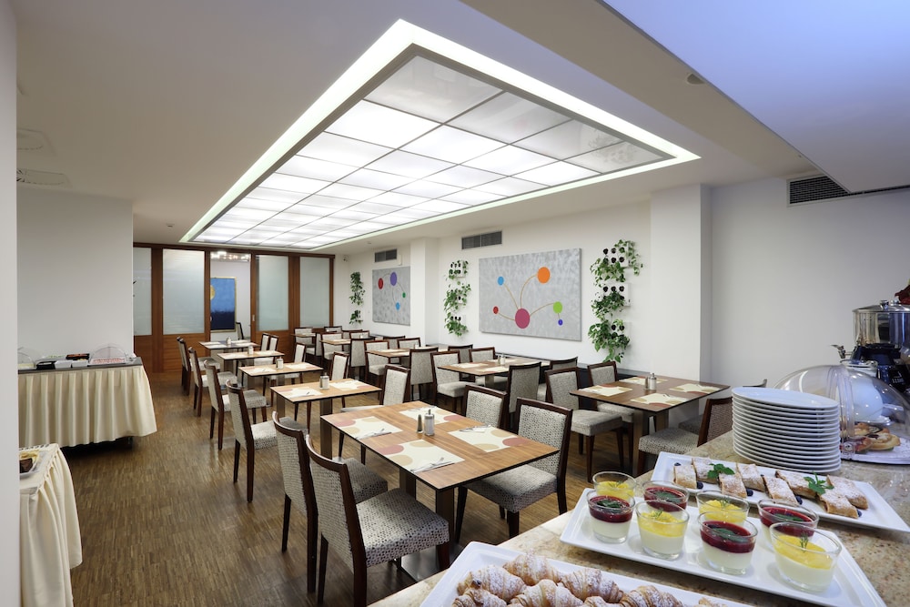 Amarilis Jerome Hotel 52/57