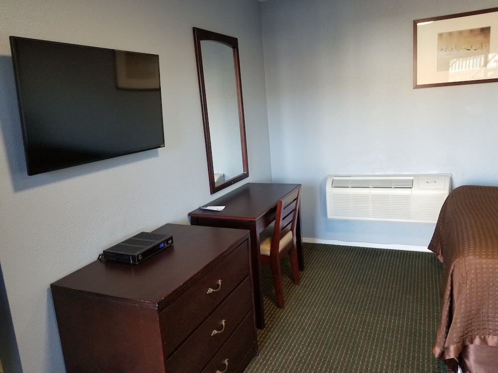 Travelodge By Wyndham Barstow 14/21