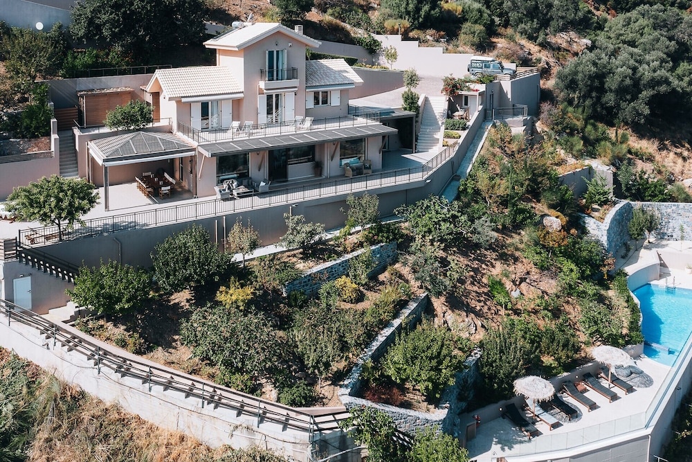 Villa Omikron 1/42