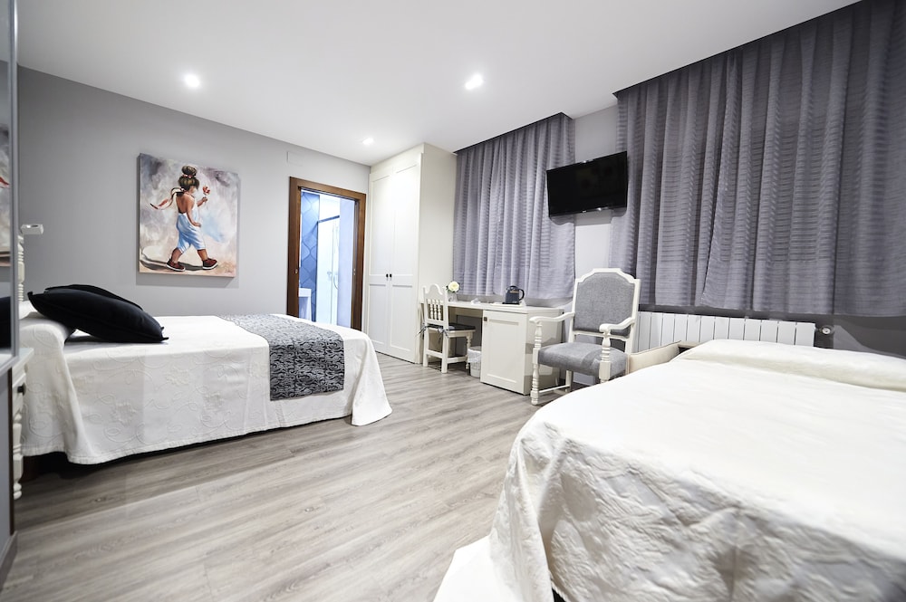 Room, Triple