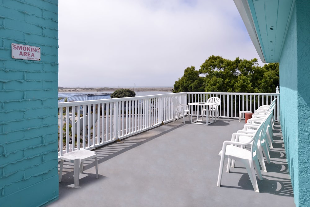 Bay View Inn 1/53