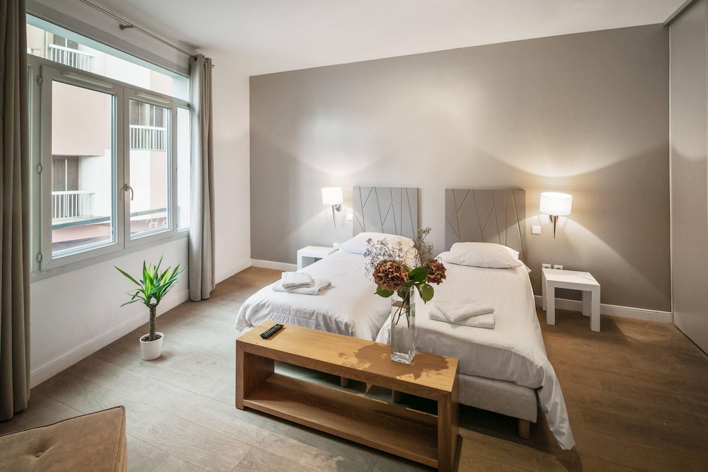 1 Bedroom, Apartment, Queen and Twin Beds, Sofa