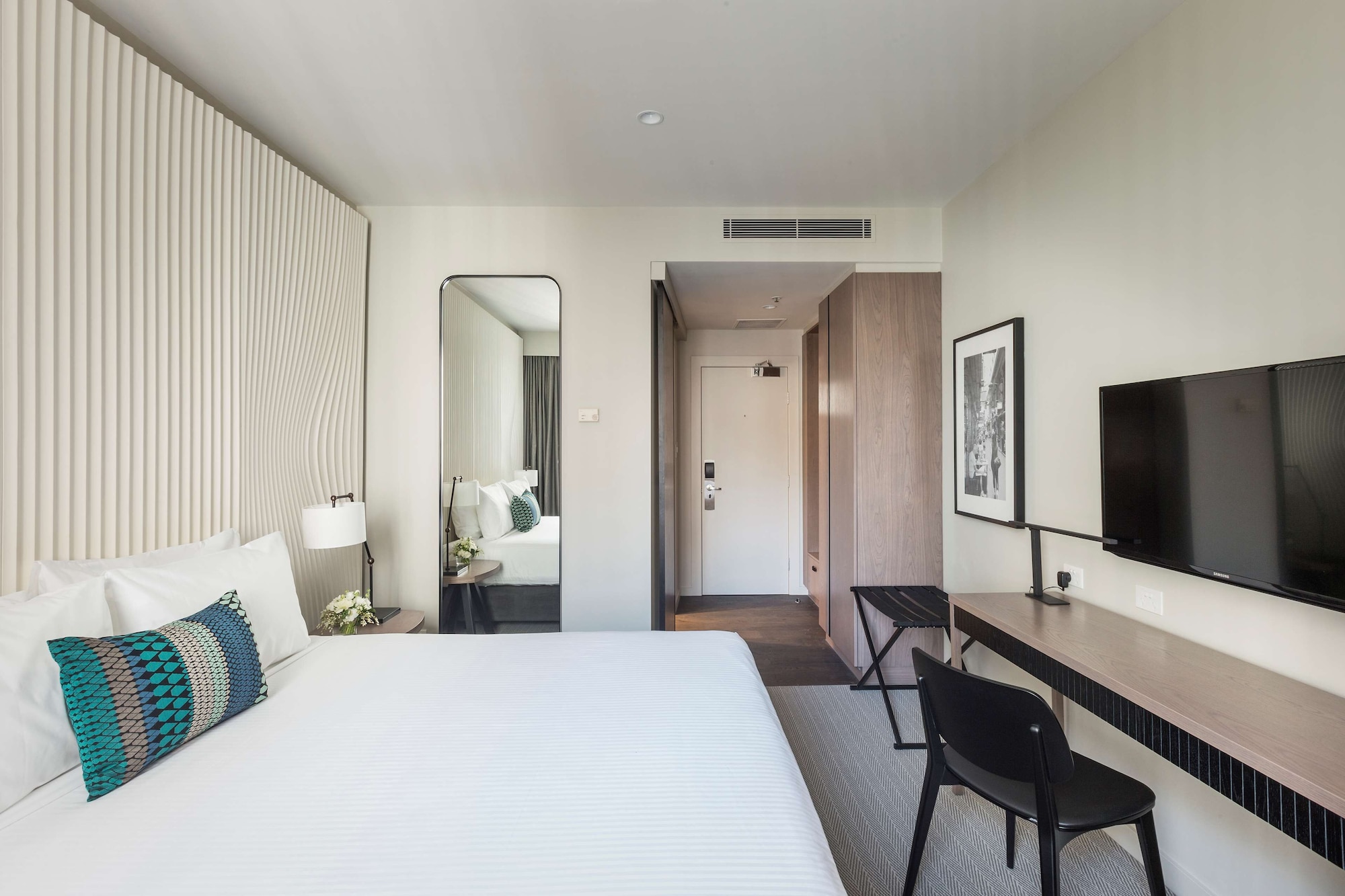 ROOM, KING BED