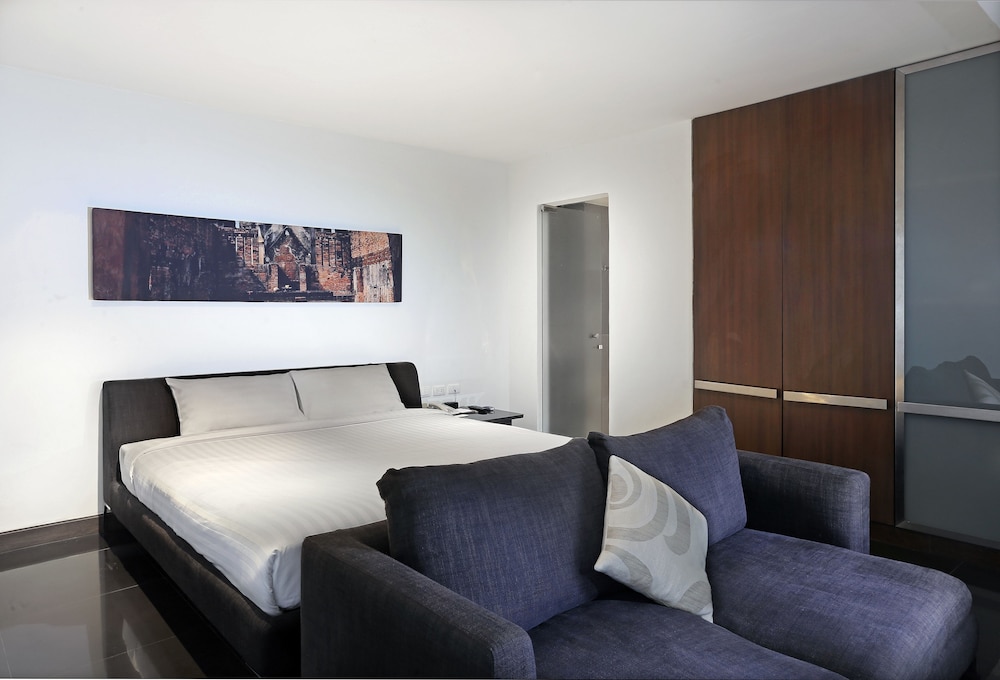S33 Compact Sukhumvit Hotel 61/78