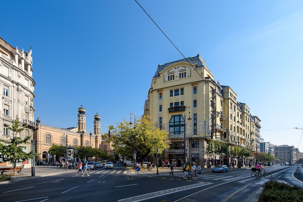 Karoly Corner Residences 37/50