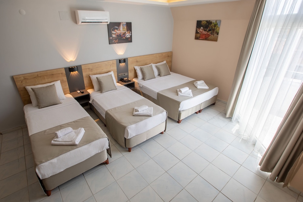 STANDARD, TRIPLE, MULTIPLE BEDS, MOUNTAIN VIEW