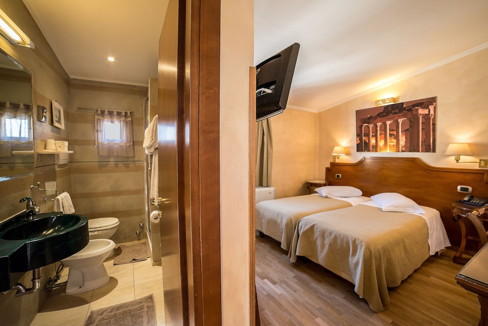 ROOM, TRIPLE