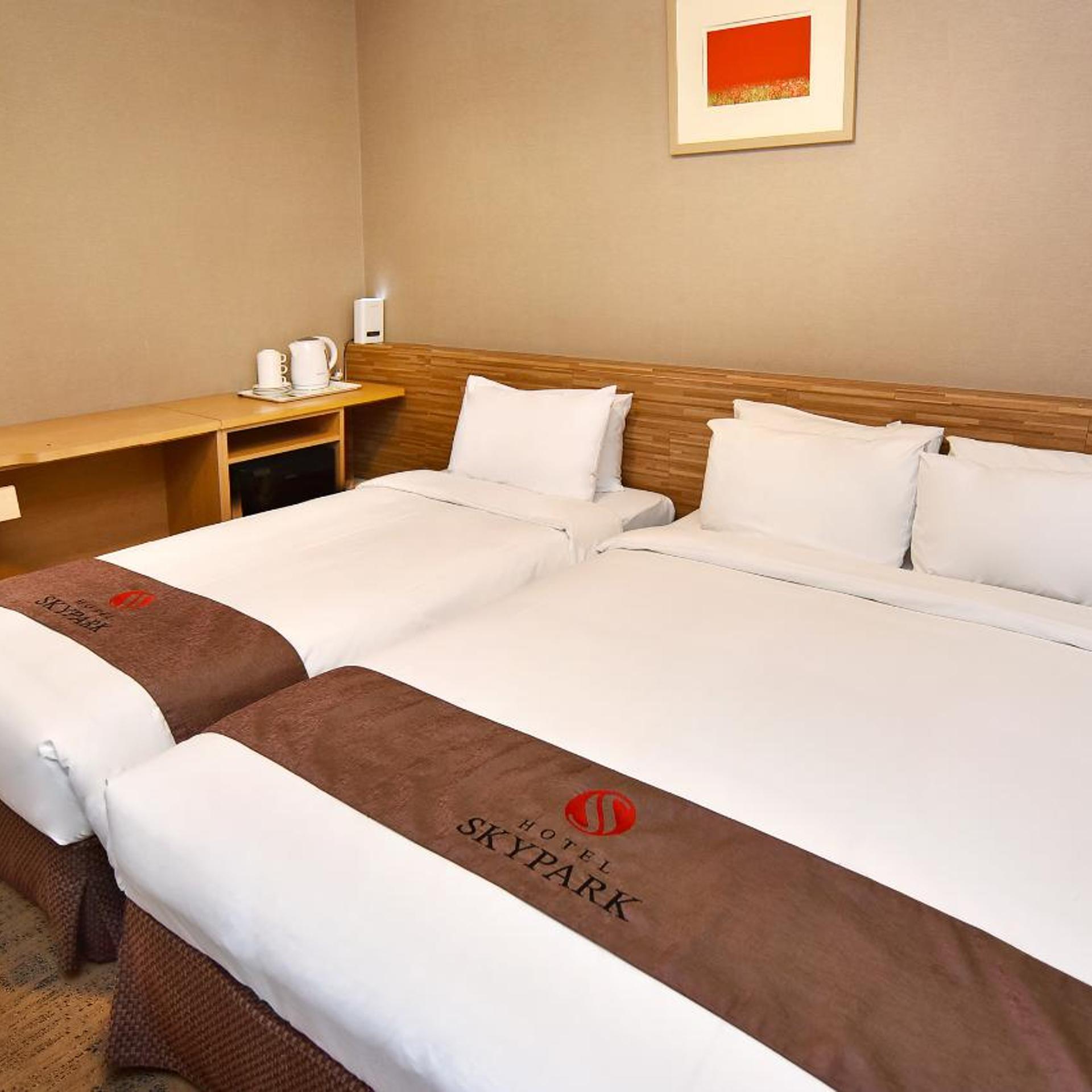 Artist, Deluxe, Single, Twin Beds