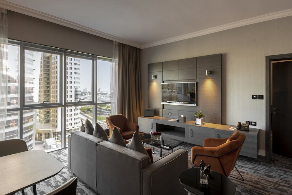 Edge Creekside Hotel 32/48