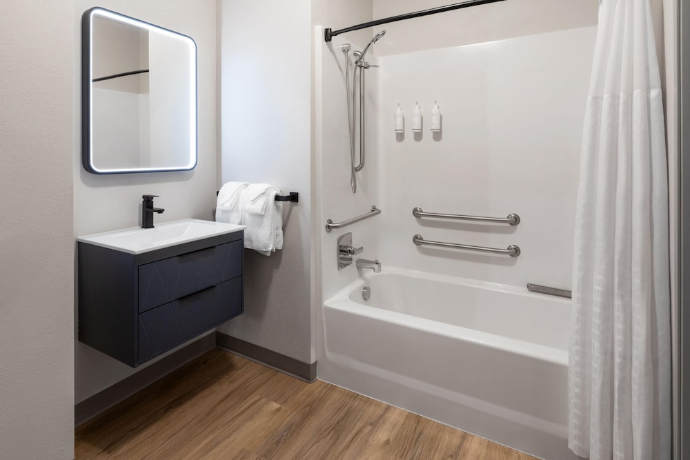 Microtel Inn & Suites by Wyndham Tooele 45/46