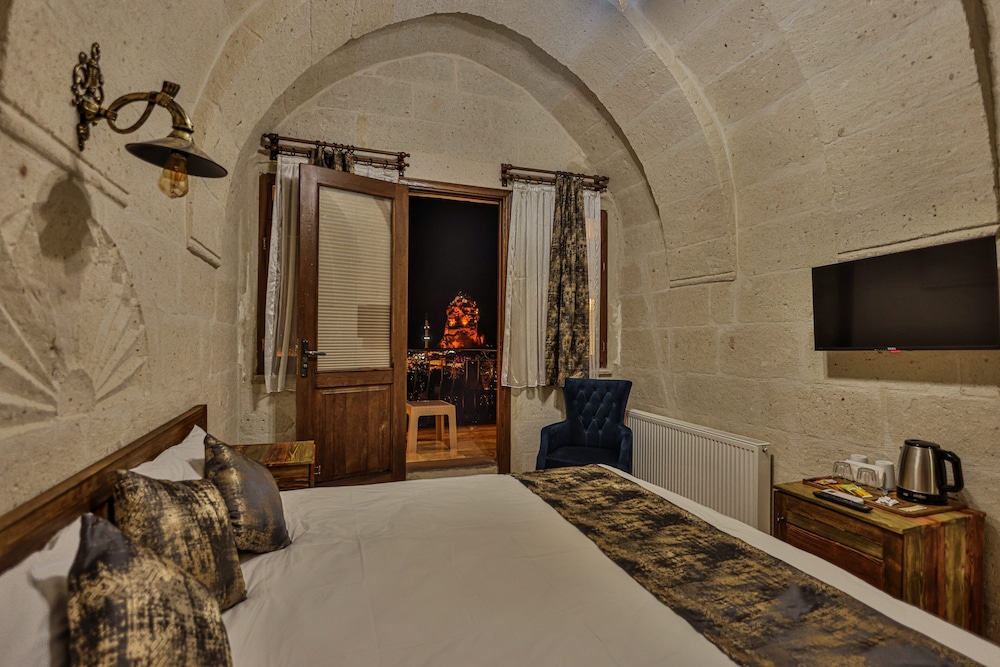 Caveadocia Stone Cave Hotel 24/36