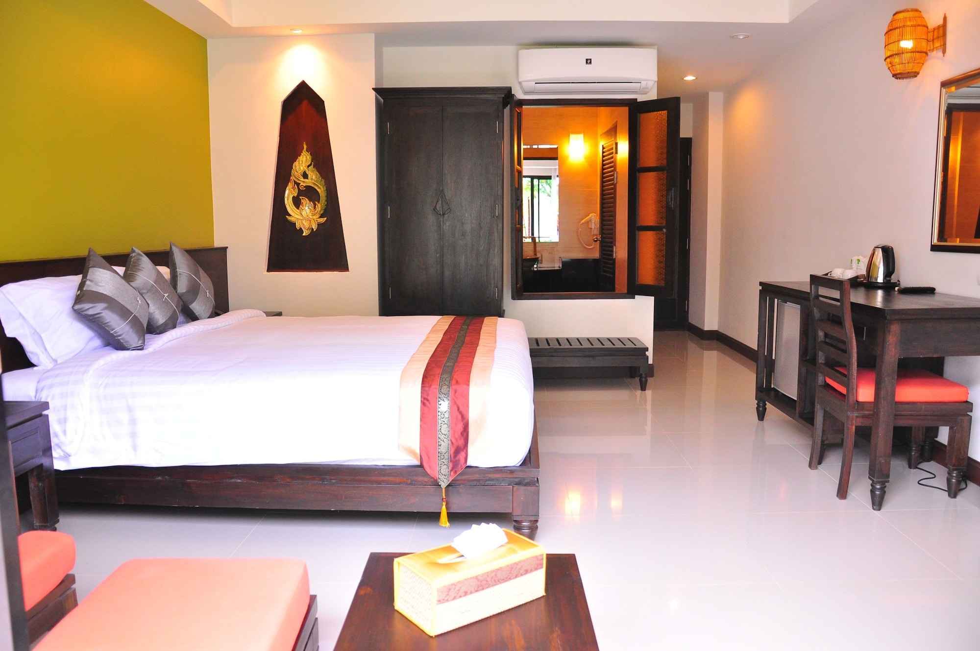 GRAND, DELUXE, DOUBLE OR TWIN BED