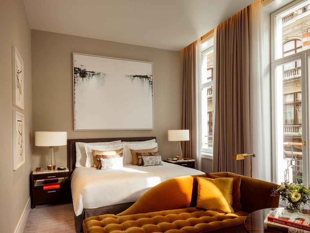 Grand, Deluxe, King Bed