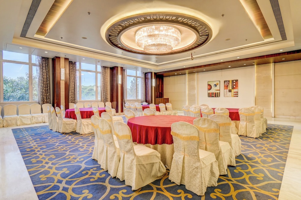 The Ssk Solitaire Hotel & Banquets 39/50