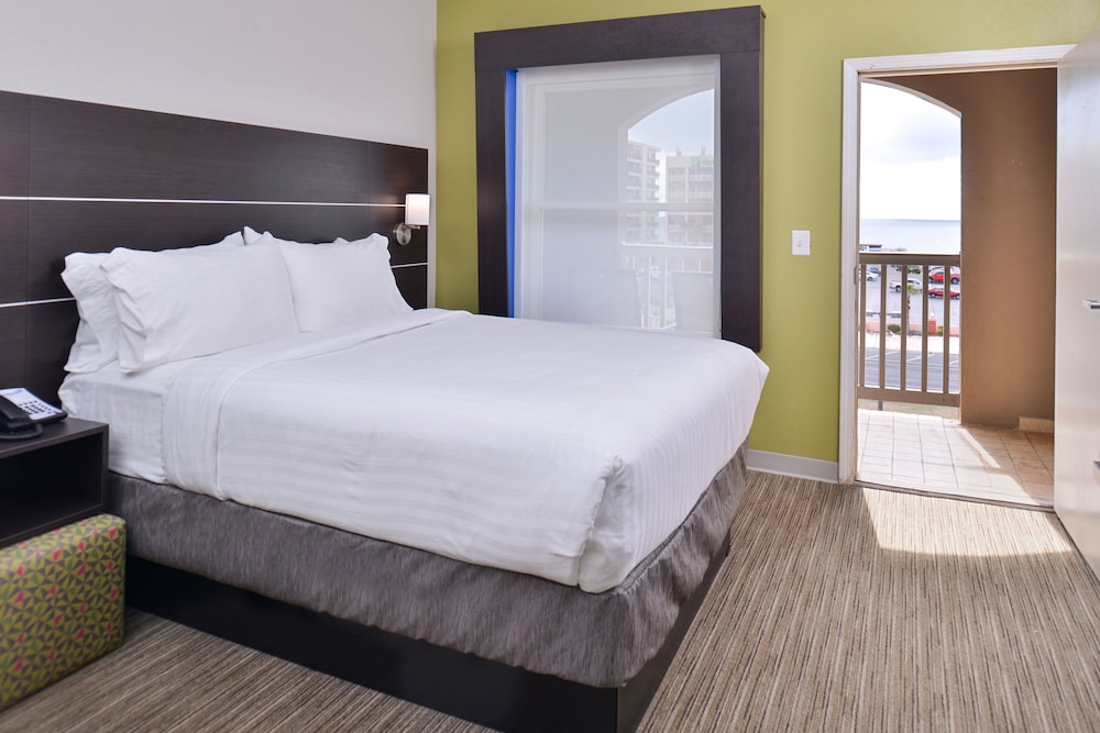 Holiday Inn Express & Suites Corpus Christi-N Padre Island 12/48