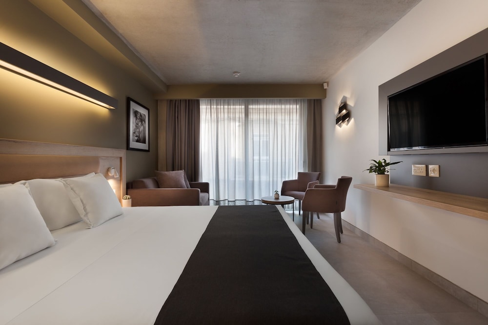 SUPERIOR, DOUBLE OR TWIN BED