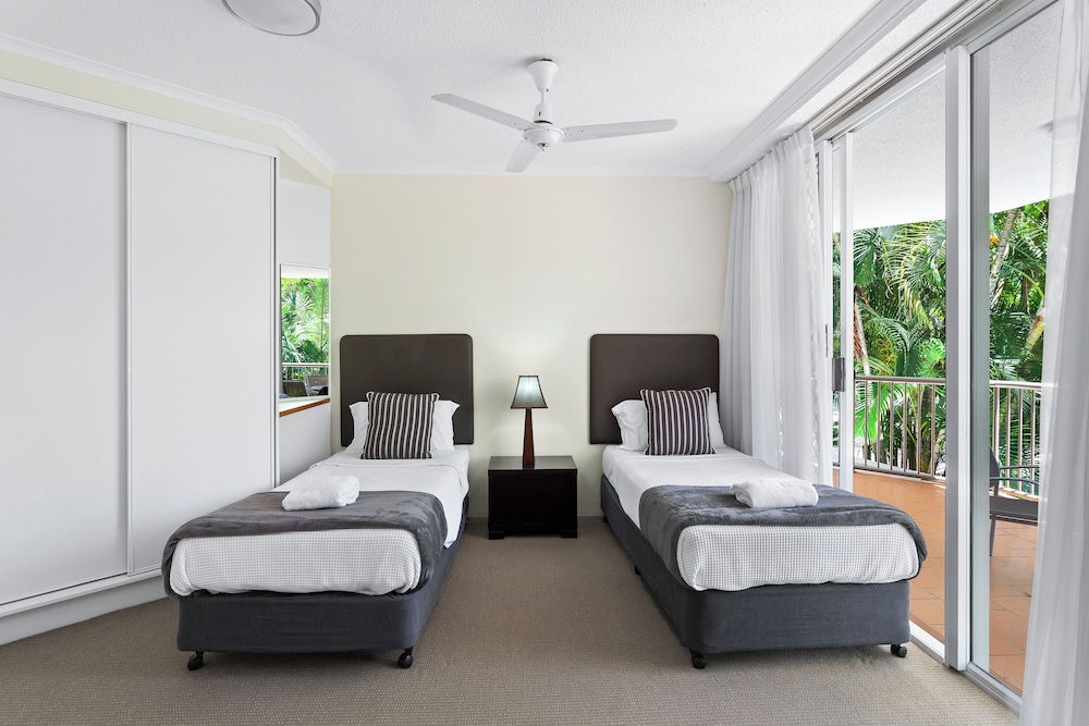 NOOSA TROPICANA 18/50