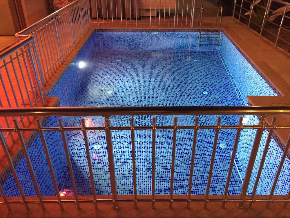 swimming pool spa
