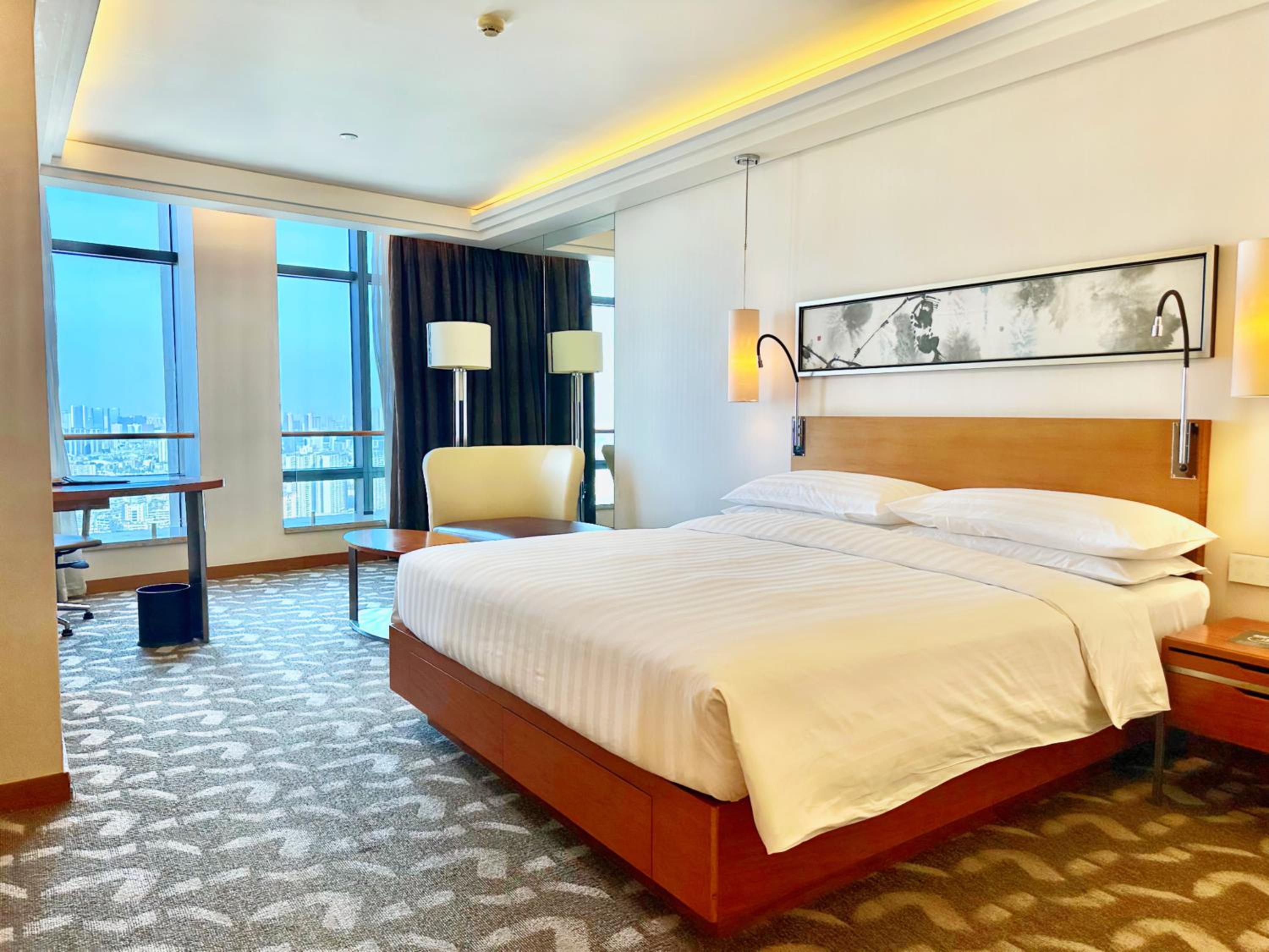 Swiss Advantage, King Bed, Queen Bed