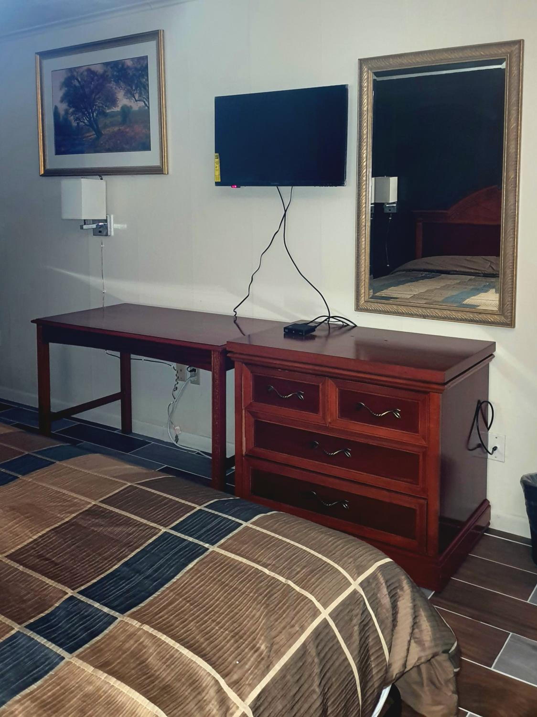 Country Club Inn &amp; Suites 6/51