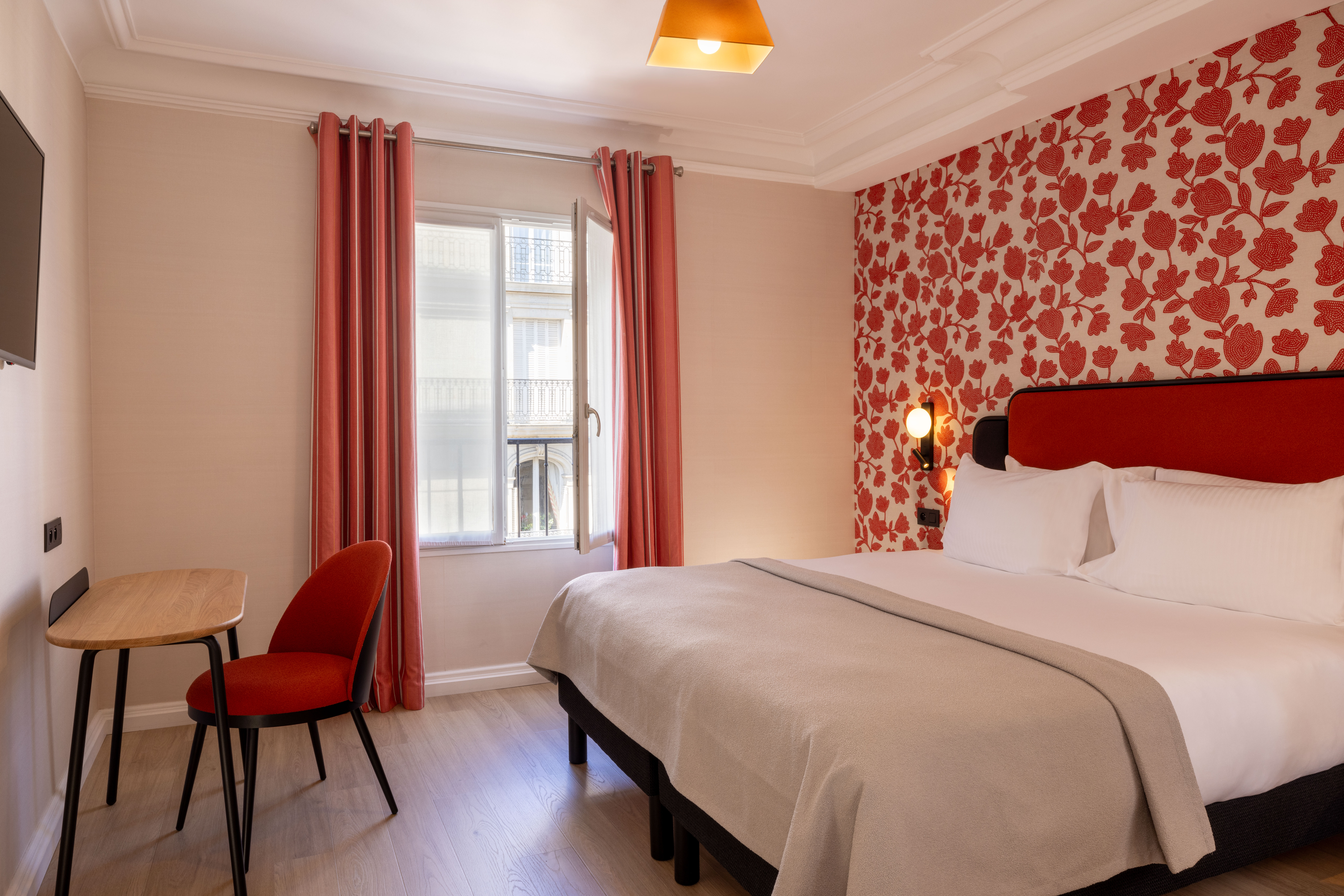 ROOM, DOUBLE BED