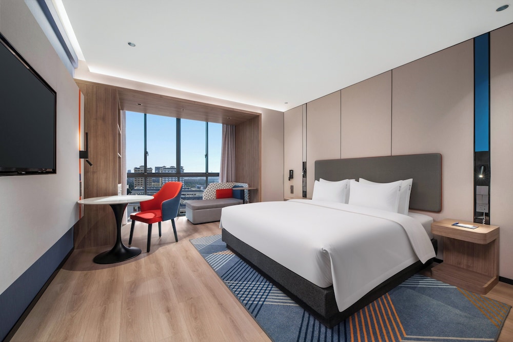 Standard, King Bed, Extra Floor Space
