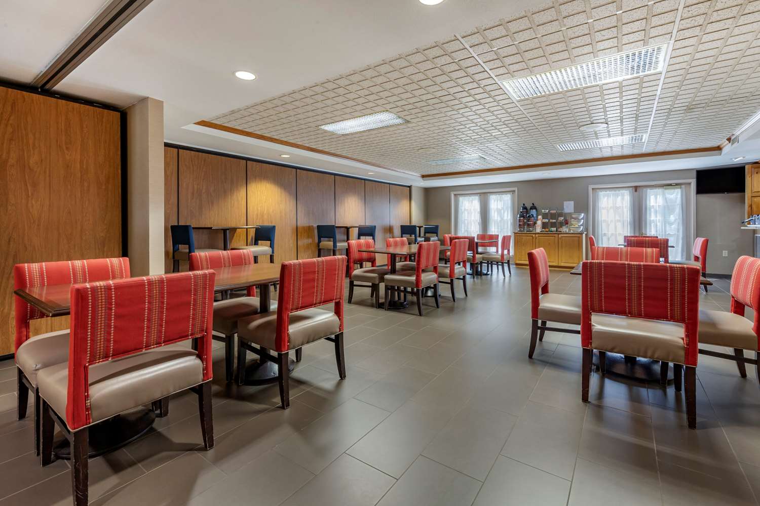 Comfort Suites Marquette, MI 13/21