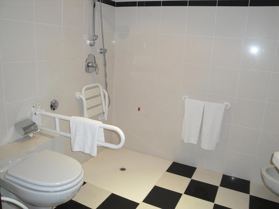 Room, Queen Bed, Accessible