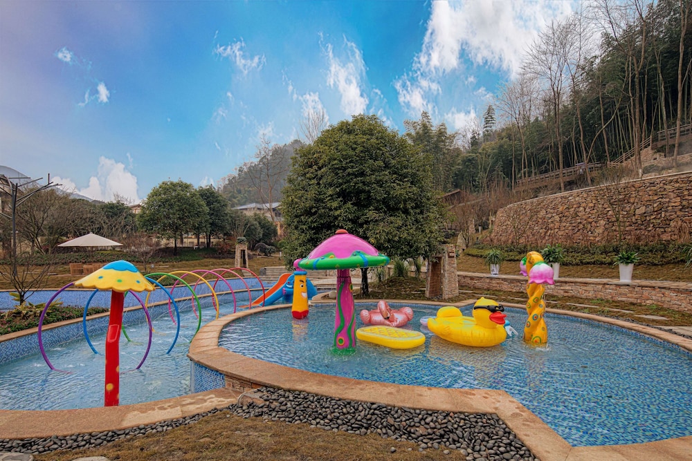 Howard Johnson Huashuiwan Hot Springs Resort Chengdu 37/41
