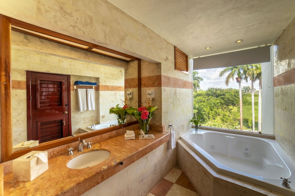 Mayaland Hotel And Bungalows 48/50