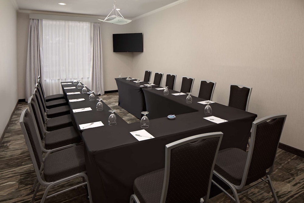 Hilton Garden Inn Dfw Airport South 48/74