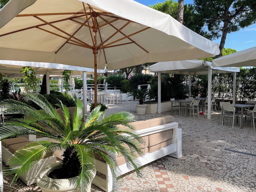 Franca Hotel 7/50