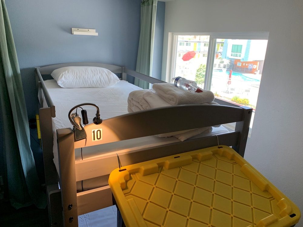 FEMALE DORM, 6 BEDS